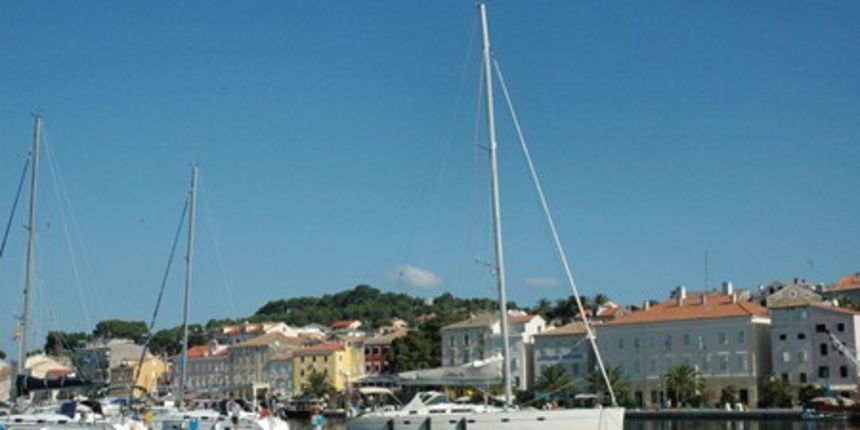 Mali Lošinj (Foto: yotblog.com) Mali Lošinj (Foto: yotblog.com)