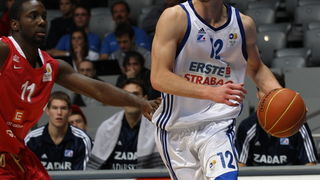 Zadar, 231010.
Dvorana Kresimira Cosica.
Kosarkaska utakmica NLB-e lile izmedju Zadra i Nynburga.
Na fotografiji: Pavle Marcinkovic u napadu.
Foto: Vladimir Ivanov / CROPIX Zadar, 231010.
Dvorana Kresimira Cosica.
Kosarkaska utakmica NLB-e lile izmedju Zadra i Nynburga.
Na fotografiji: Pavle Marcinkovic u napadu.
Foto: Vladimir Ivanov / CROPIX