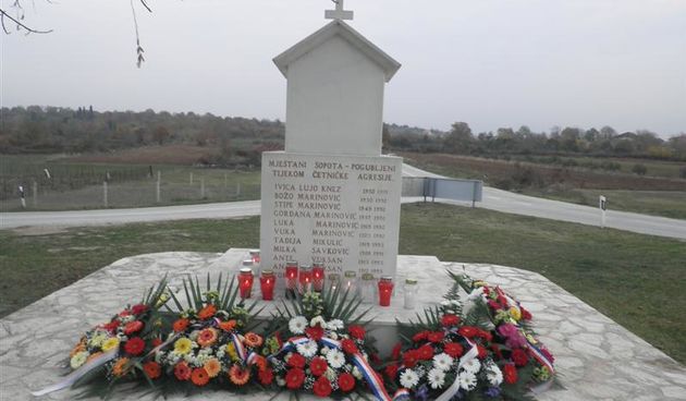 Polaganje vijenaca u Šopotu