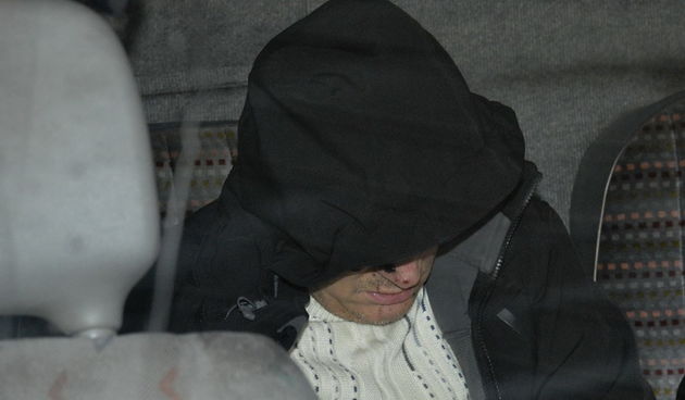 Zagreb, 140113.
Vojislav Blazevic, osumnjiceni za postavljanje dviju bombi u Podsusedu, u pratnji policije napustio je bolnicu Sestara Milosrdnica u Vinogradskoj.
Foto: Admir Buljubasic / CROPIX