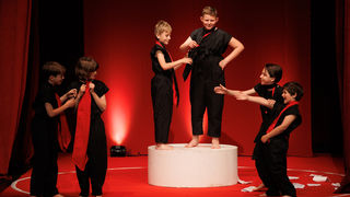 Igrajmo se: Zabranjeno mlađima od 15 strana A