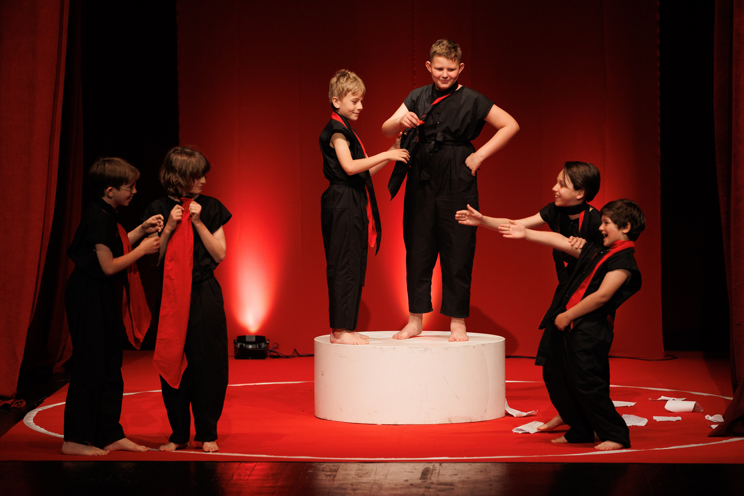 Igrajmo se: Zabranjeno mlađima od 15 strana A