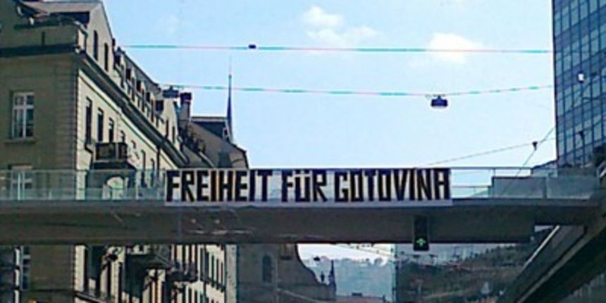 Transparent podrške generalu, foto: tportal.hr Transparent podrške generalu, foto: tportal.hr