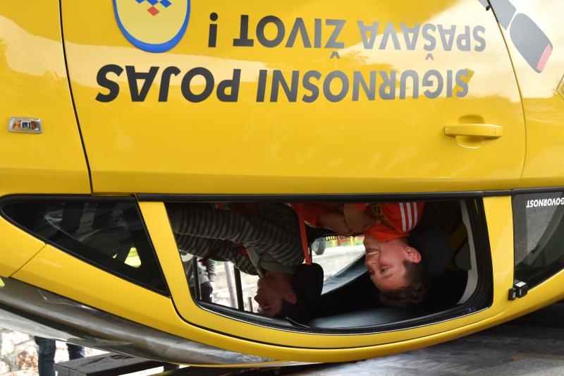 Auto klub Zadar prezentirao simulator prevrtanja i sudara, Foto: Dino Stanin/PIXSELL Auto klub Zadar prezentirao simulator prevrtanja i sudara, Foto: Dino Stanin/PIXSELL