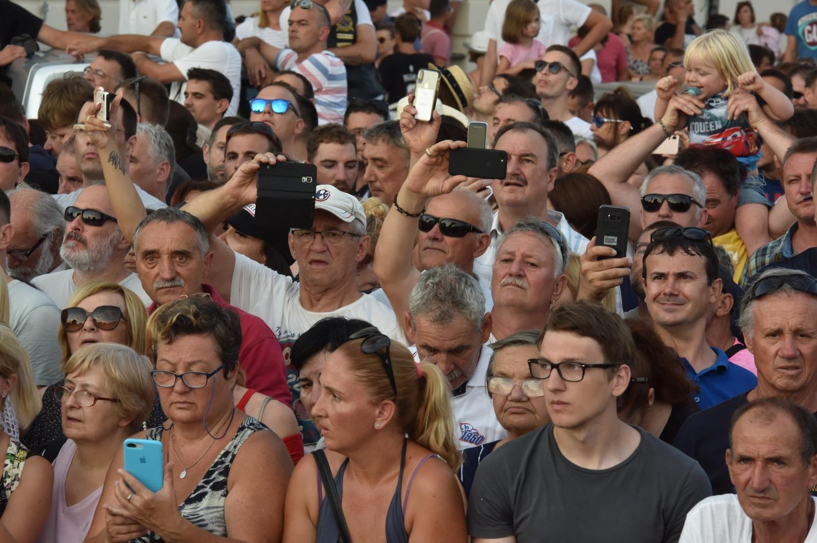 Split dostojanstveno na posljednju plovidbu ispratio legendu Olivera Dragojevića