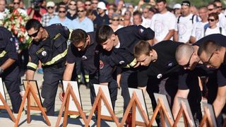 Vodice: Mimohodom vatrogasaca započelo obilježavanje 9. obljetnice kornatske tragedije. Photo: Hrvoje Jelavić/PIXSELL Vodice: Mimohodom vatrogasaca započelo obilježavanje 9. obljetnice kornatske tragedije. Photo: Hrvoje Jelavić/PIXSELL
