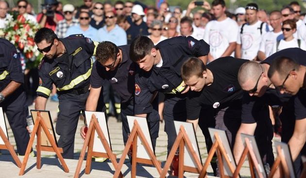 Vodice: Mimohodom vatrogasaca započelo obilježavanje 9. obljetnice kornatske tragedije. Photo: Hrvoje Jelavić/PIXSELL