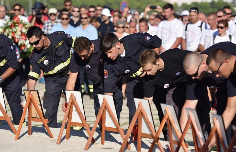 Vodice: Mimohodom vatrogasaca započelo obilježavanje 9. obljetnice kornatske tragedije. Photo: Hrvoje Jelavić/PIXSELL Vodice: Mimohodom vatrogasaca započelo obilježavanje 9. obljetnice kornatske tragedije. Photo: Hrvoje Jelavić/PIXSELL