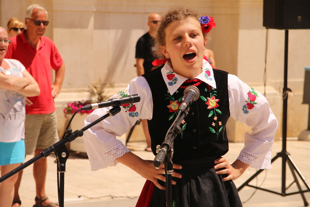 OŠ Zadarski otoci, učenici na Narodnom trgu