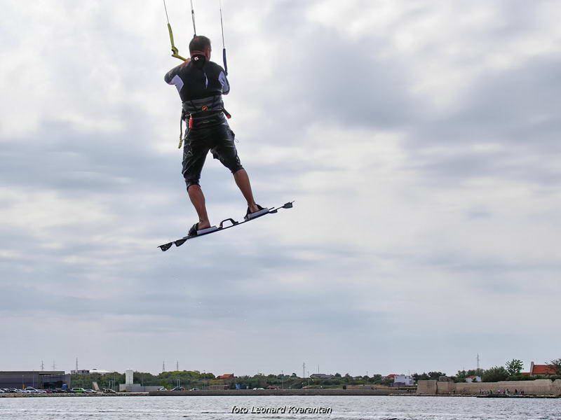 Kite surferi guštaju u Ninu