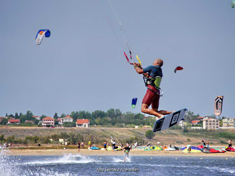 Kite surferi guštaju u Ninu