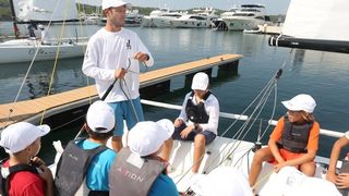 Zlatni olimpijci Fantela i Marenić družili se sa šibenskom djecom povodom dana jedrenja. Photo: Duško Jaramaz/PIXSELL Zlatni olimpijci Fantela i Marenić družili se sa šibenskom djecom povodom dana jedrenja. Photo: Duško Jaramaz/PIXSELL