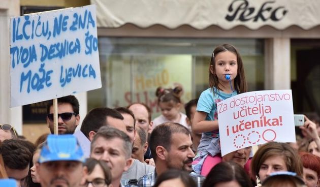 Skup podrške cjelovitoj kurikularnoj reformi “Hrvatska može bolje” na zadarskom Narodnom trgu. Photo. Dino Stanin/PIXSELL
