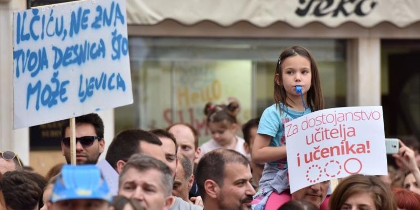 Skup podrške cjelovitoj kurikularnoj reformi “Hrvatska može bolje” na zadarskom Narodnom trgu. Photo. Dino Stanin/PIXSELL