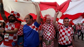 Divovska hrvatska zastava razvijena u centru Nižnji Novgoroda