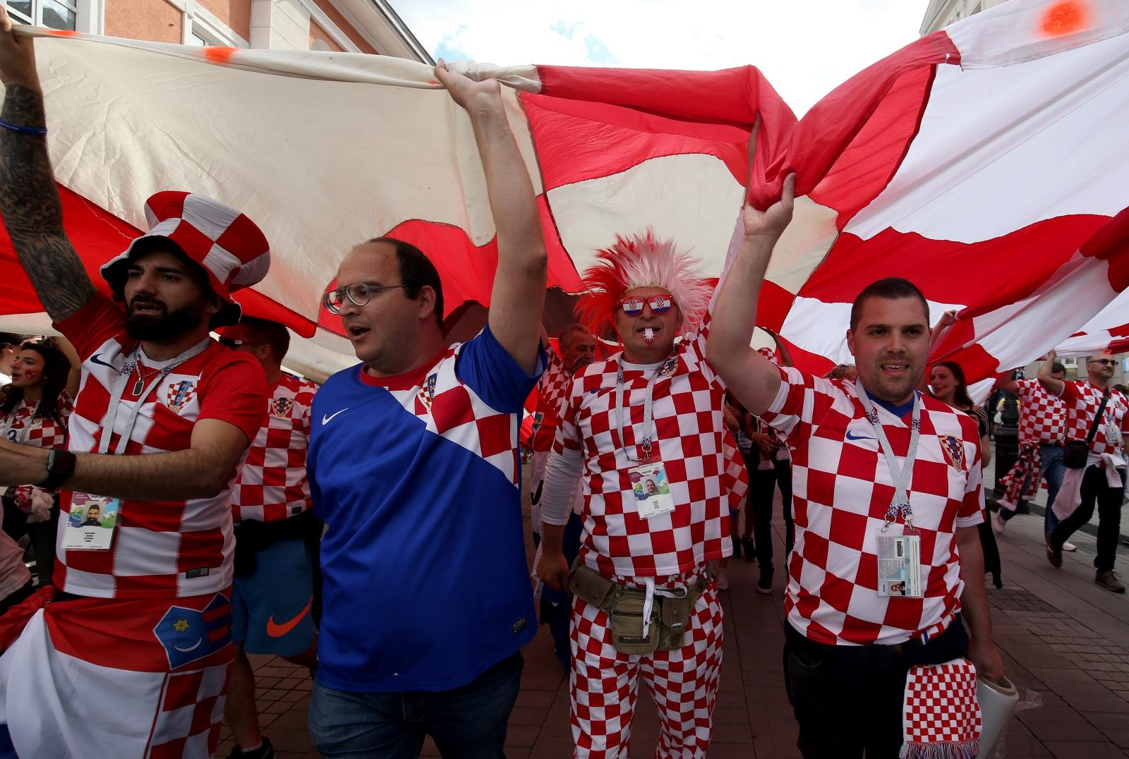 Divovska hrvatska zastava razvijena u centru Nižnji Novgoroda