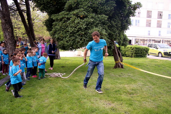 Sportska manifestacija za djecu “1000 koraka kroz 1000 ulica” SŠ “Loptica” Sportska manifestacija za djecu “1000 koraka kroz 1000 ulica” SŠ “Loptica”