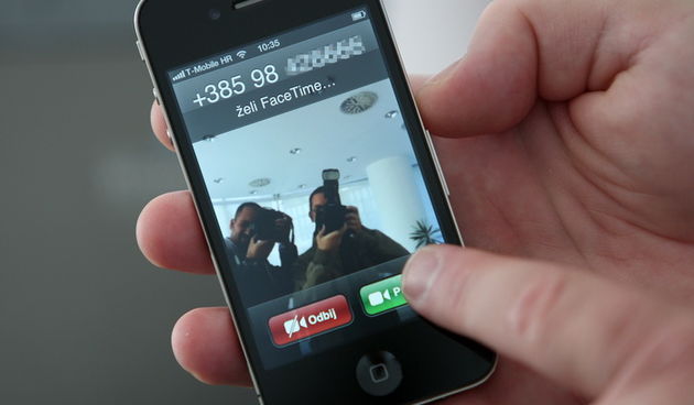 Zagreb, 230910.
T-mobile, Savska cesta.
Na na konferenciji za novinare predstavljen je IT novinarima iPhone 4, nasljednik populanog iPhone-a 3 GS.
Hrvatski telekom od petka ujutro i sluzbeno pocinje prodavati iPhone 4 u Hrvatskoj. Pametni telefon koji je