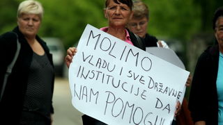 Zadar, 080513.
Gazenica. Prosvjed radnica Adrie u Gazenici koje traze 9 neisplacenih placa ili otpremnine.
Na fotografiji: radnice Adrie.
Foto: Jure Miskovic / CROPIX Zadar, 080513.
Gazenica. Prosvjed radnica Adrie u Gazenici koje traze 9 neisplacenih placa ili otpremnine.
Na fotografiji: radnice Adrie.
Foto: Jure Miskovic / CROPIX