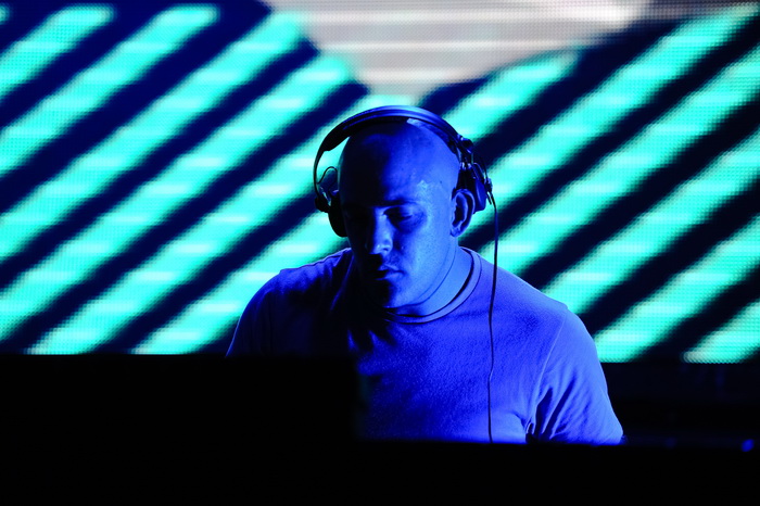 Zrce, 020712,
Nocni zivot na plazi Zrce.
Hideout Festival, do sada bio najposjeceniji dan , s oko otprilike 5000 posjetitelja samo u Aquariusu. Kao zvijezda veceri nastupio je Skrillex , a osim njega nastupali su Skream and Benga, Chase and Status, Sub Fo Zrce, 020712,
Nocni zivot na plazi Zrce.
Hideout Festival, do sada bio najposjeceniji dan , s oko otprilike 5000 posjetitelja samo u Aquariusu. Kao zvijezda veceri nastupio je Skrillex , a osim njega nastupali su Skream and Benga, Chase and Status, Sub Fo