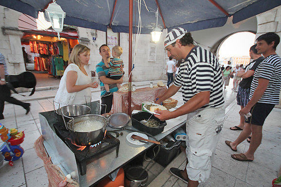“Feštica srijedom” 27. lipnja 2012. (foto:Saša Čuka) “Feštica srijedom” 27. lipnja 2012. (foto:Saša Čuka)