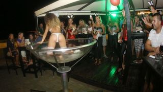 Opis  02.08.2014., Zadar – Playboy party turneja nastavila se i u Zadru u klubu Mango gdje su atraktivne plesacice uljepsale vecer mnogih gostiju. Photo: Filip Brala/PIXSELL Autor  Filip Brala/PIXSELL Ključne riječi  party, stranka, playboy, Mango, ljeto