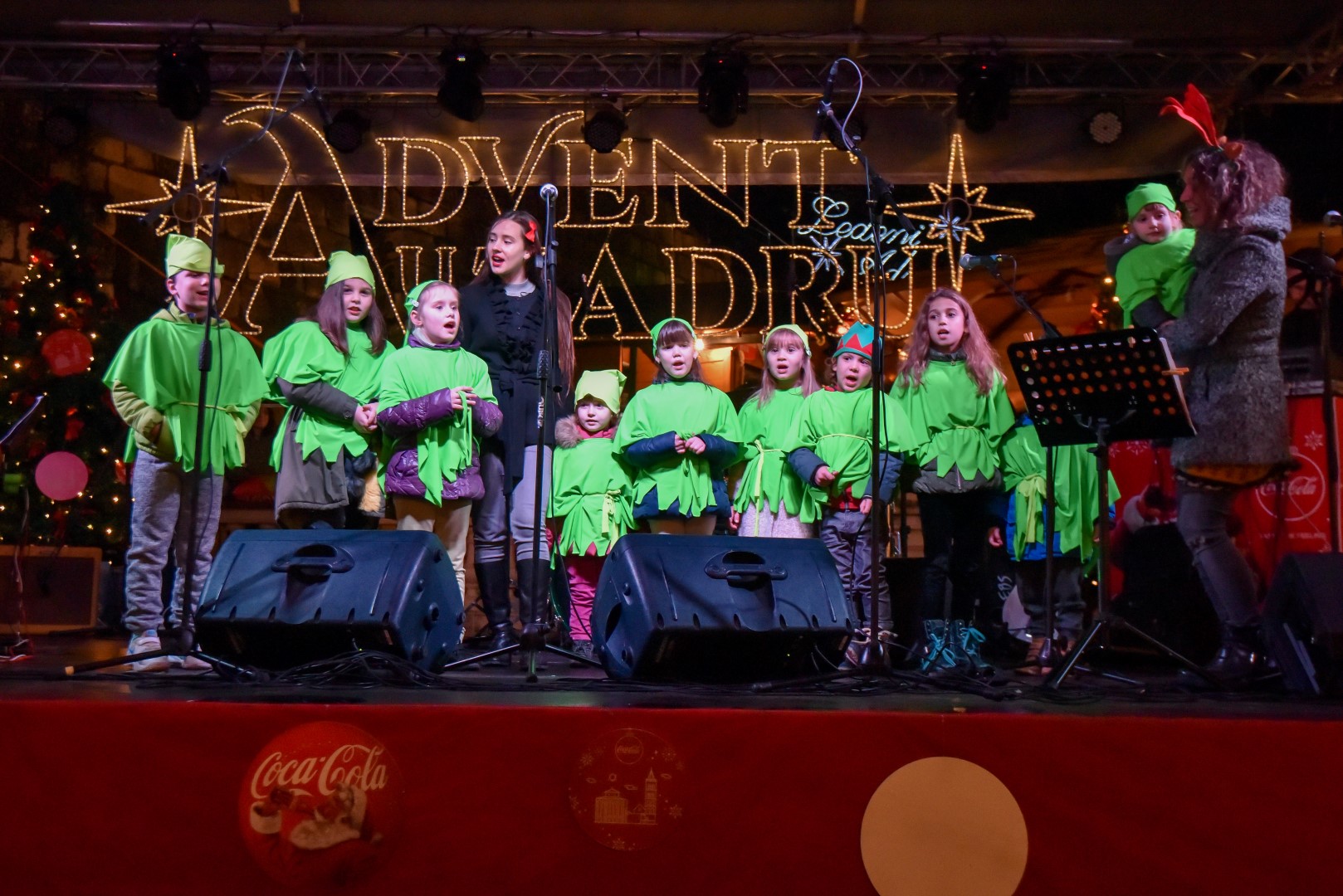 Mia Negovetić i klapa Munita oduševili na Adventu
