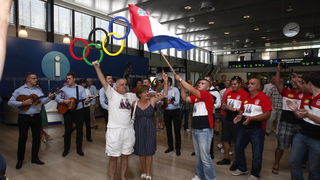 Zagreb, 070812. 
Zracna luka Zagreb ( Pleso ).
Povratak Hrvatske streljacke reprezentacije i Giovanni Cernogoraza sa Olimpijskih igara koji je u disciplini gadjanja glinenih golubova ( trap) osvojio zlatnu olimpijsku medalju.
Na slici: Navijaci iz Velike