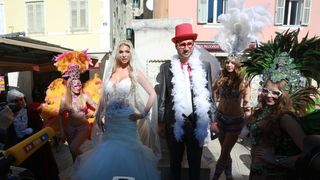 Splitski karneval: Vjenčanje Ave Karabatić i Ivana Pernara na splitskoj rivi