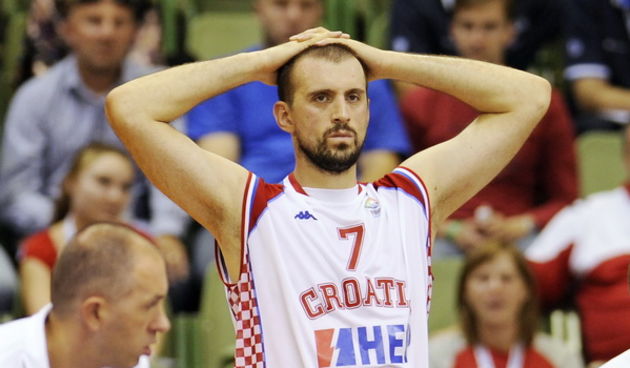 Poznan, 070909.
Arena Poznan.
Europsko prvenstvo u kosarci, 1. kolo skupine A izmedju Hrvatske i Izraela igra se u poljskom gradu Poznan.
Na slici: Nikola Vujcic tuzan zbog pruzene igre unatoc pobjedi.
Foto: Drago Sopta  / CROPIX