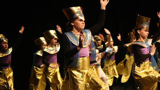 “Karnevalski vremeplov” plesne udruge “Gesta” (foto:Saša Čuka) “Karnevalski vremeplov” plesne udruge “Gesta” (foto:Saša Čuka)