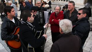Sveta Luce oduševila mališane u gradu