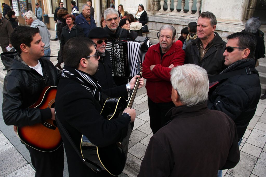 Sveta Luce oduševila mališane u gradu