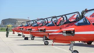Akrobatska grupa Red Arrows u posjetu Krilima Oluje u Zemuniku