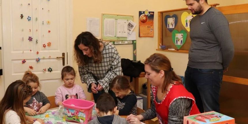 Udruga mladih Jarac donirala lukoranskim “cvjetićima” igračke