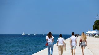 Sunčana nedjelja: Domaći i turisti na ulicama grada Sunčana nedjelja: Domaći i turisti na ulicama grada