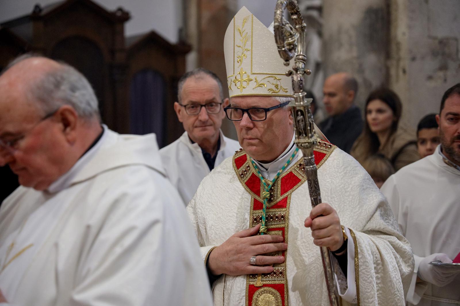 Nadbiskup Milan Zgrablić predvodio je misu na Božić u katedrali svete Stošije