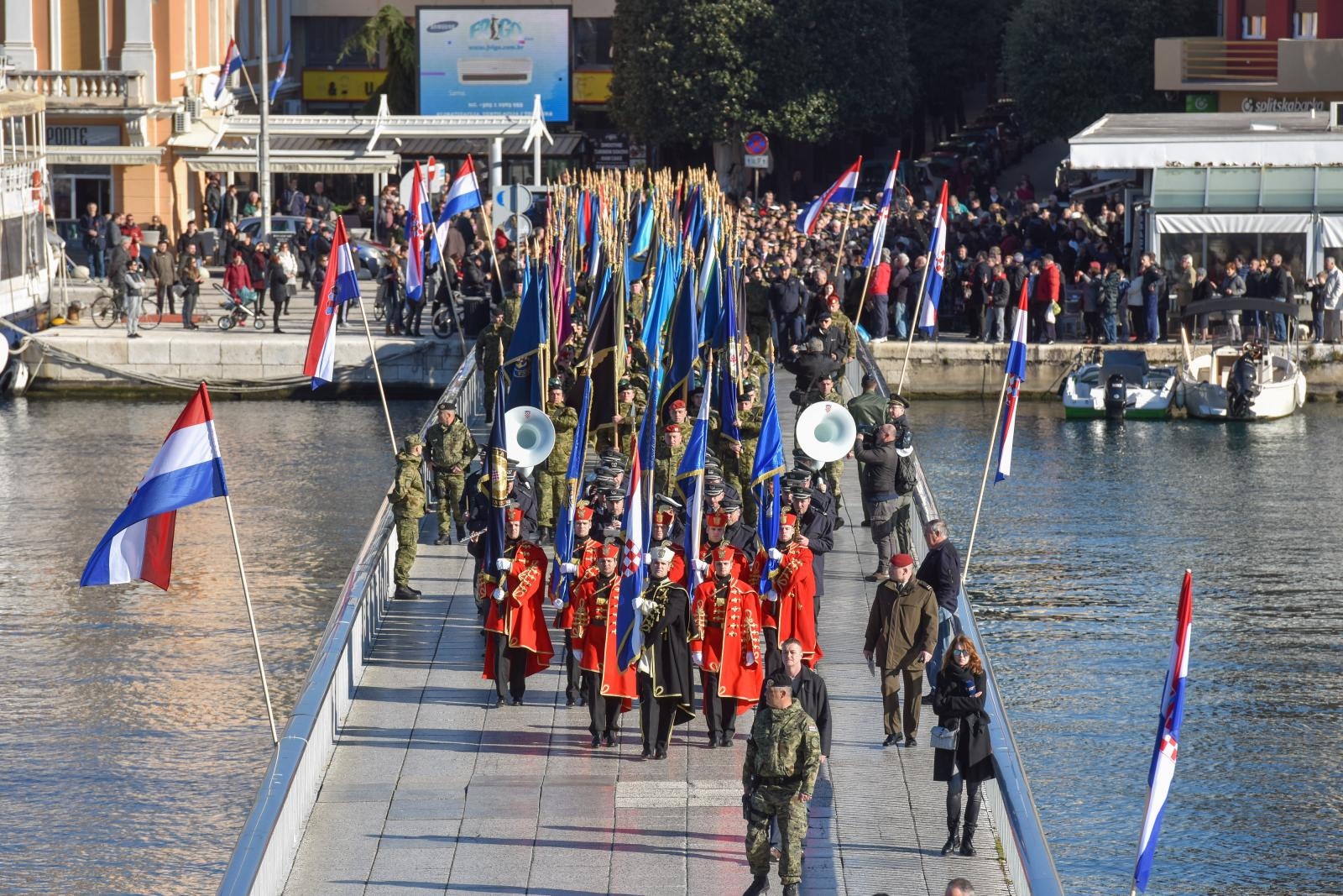 Mimohod ratnih postrojbi u Zadru