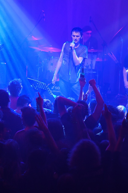 Nakon Porina, Goran Bare i Majke održali su slavljenički koncert u prepunoj Stereo dvorani u Rijeci.