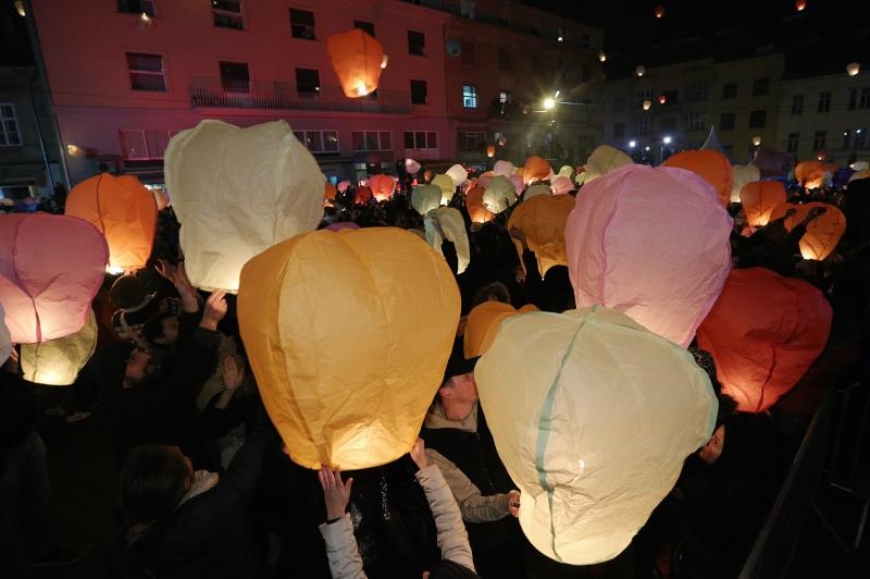 Na tržnici Dolac održan je peti performans Kapulica & Lampioni.  Foto: PIXSELL