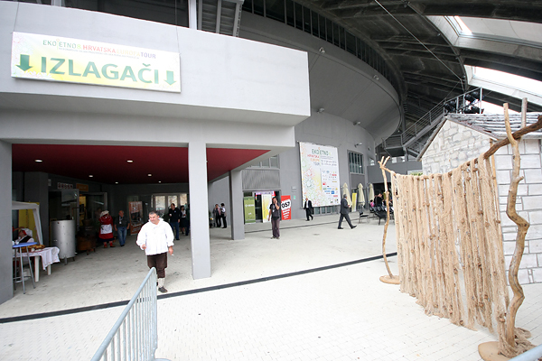 Otvoren 8. sajam “Eko etno Hrvatska” (foto:Saša Čuka) Otvoren 8. sajam “Eko etno Hrvatska” (foto:Saša Čuka)