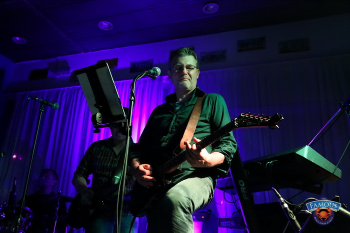 Songbusters i Elena Stella @ Famous Beach Bar & Grill Songbusters i Elena Stella @ Famous Beach Bar & Grill