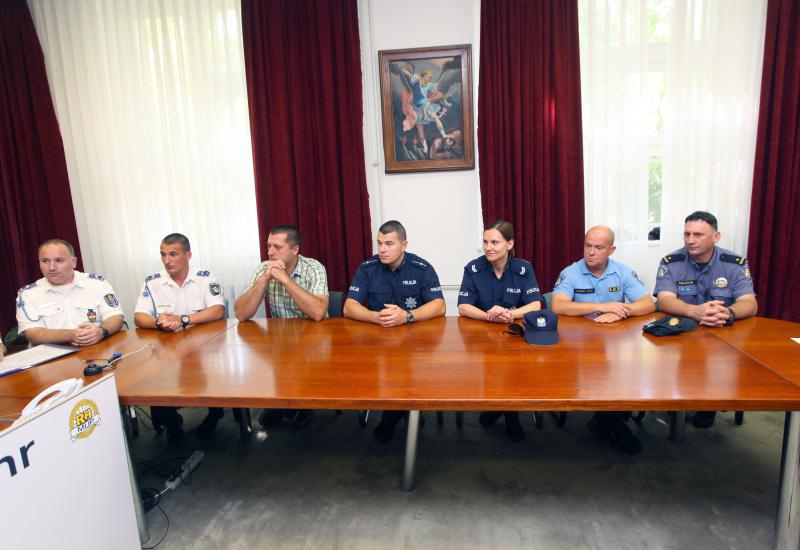 08.07.2013., Zadar – Press konferencija u policiji zadarskoj. Predstavljanje stranih policajaca iz Slovacke i Madjarske koji ce ovo ljeto zajedno s hrvatskim kolegama kontrolirati strane turiste a najvise turiste iz zemalja iz kojih su i policajci. Slovac