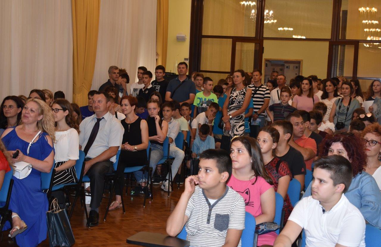 Prijem za nagrađivane učenike osnovnih i srednjh škola