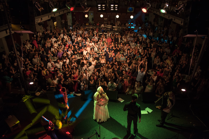 Esma Redžepova, prateći bend Folk Masters i gost Ibus Ibraimovski @ Arsenal Zadar Esma Redžepova, prateći bend Folk Masters i gost Ibus Ibraimovski @ Arsenal Zadar