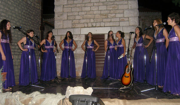 SUKOSAN, 14.07.2007. Koncert dalmatinskih klapa “Ispod kampanela” – zenska klapa Uzorita