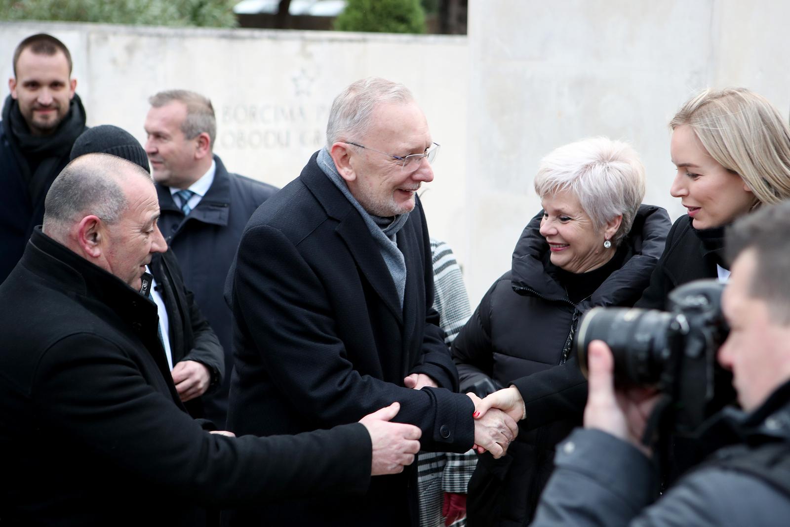 Na Gradskom groblju odana počast poginulim hrvatskim braniteljima povodom 30. obljetnice VRO Maslenica Na Gradskom groblju odana počast poginulim hrvatskim braniteljima povodom 30. obljetnice VRO Maslenica