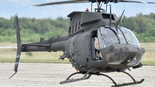 U Zracnoj bazi Zemunik odrzana je prezentacija pocetka letacke obuke na helikopterima OH-58D Kiowa Warrior koji su donacija americke vojske. Prezentaciji je naocio ministar obrane RH Damir Krsticevic koji je sudjelovao u trenaznom letu