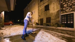 U Pakoštanima padala tuča više od 30 minuta i zabijelila cijelo mjesto U Pakoštanima padala tuča više od 30 minuta i zabijelila cijelo mjesto