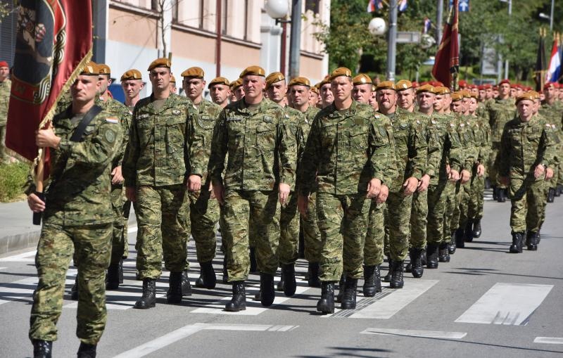 Knin: Generalna proba mimohoda uoči sutrašnje proslave 21. obljetnice VRA Oluja Knin: Generalna proba mimohoda uoči sutrašnje proslave 21. obljetnice VRA Oluja